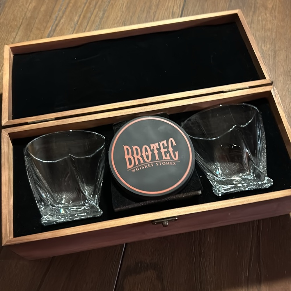 Brotec Whiskey Stones & Glasses Set in Wooden Box - Picture 8 of 9